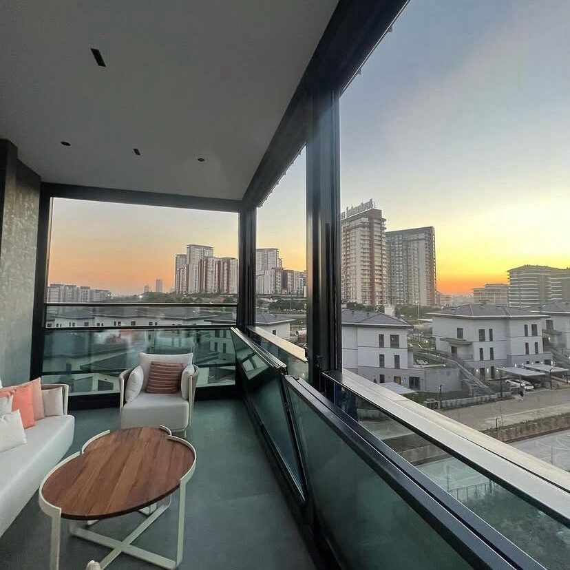 Küçükçekmece Cam Balkon Sistemleri: Dört Mevsim Konfor ve Estetik
